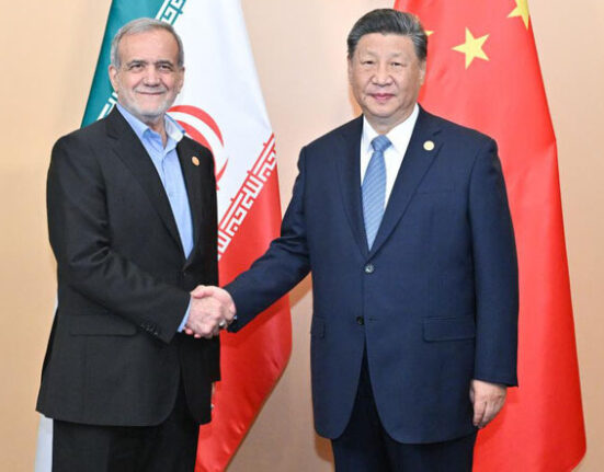 چینی وزیر خارجہ کا ایرانی ہم منصب سے رابطہ، خطے کی صورتحال پر گفتگو