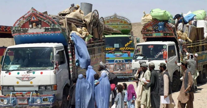 پاکستان میں غیر قانونی افغان باشندوں کے خلاف کریک ڈاؤن تیز، ہزاروں افراد بے دخل