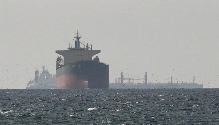 ایرانی وارننگ، ہرمز سے گزرنے کی کوشش کرنے والے دو ٹینکرز واپس چلے گئے