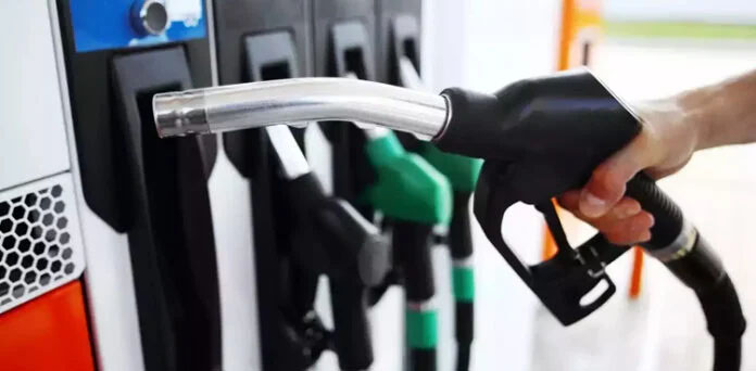 پیٹرول کتنے روپے سستا ہوگا؟ وزیراعظم نے عوام کو خوشخبری سنا دی