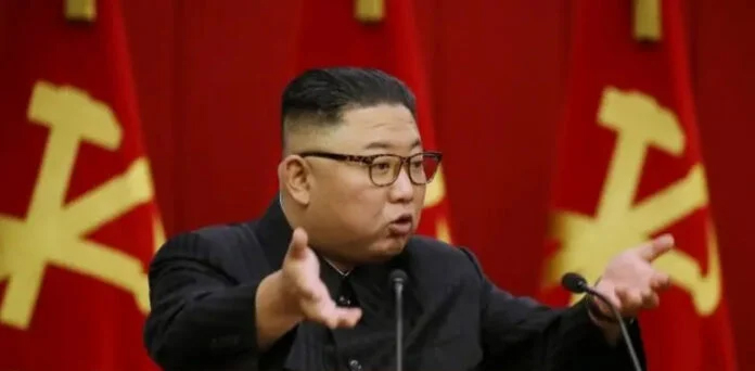 شمالی کوریا کے صدر کِم جونگ اِن نے فوجی کو خود کو دھماکے سے اڑانے کی حمایت کر کے دنیا کو پھر حیران کر دیا۔