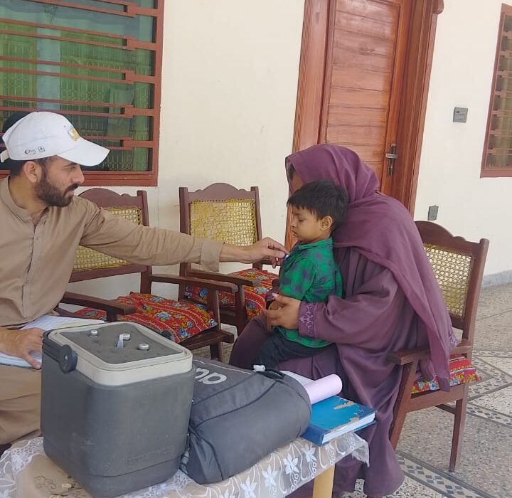 اسلا م آباد، ڈسٹرکٹ ہیلتھ آفس کے تحت بچوں کو ویکسین فراہمی کیلئے آئی او اے مہم جاری