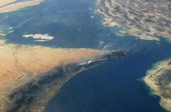 2 جہاز آبنائے ہرمز سے گزر گئے, جہازوں کاتعلق کن ممالک سے ہے ؟ جانیے