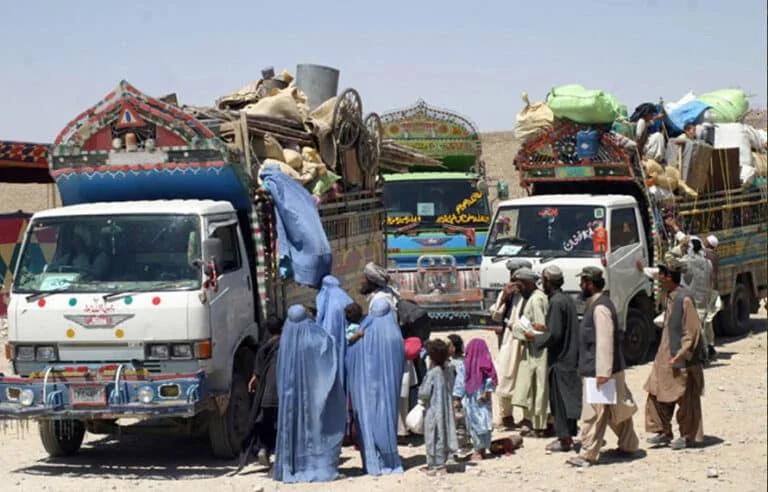 نوشہرہ ، 1980 میں قائم افغان مہاجر کیمپس خالی کر دیے گئے، کتنے ہزار افغان مہاجرین مقیم تھے؟ اہم خبر آ گئی