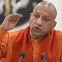اب اتر پردیش میں کوئی سڑکوں پر نماز نہیں پڑھ سکتا: وزیرِ اعلیٰ یو پی یوگی آدتیہ ناتھ