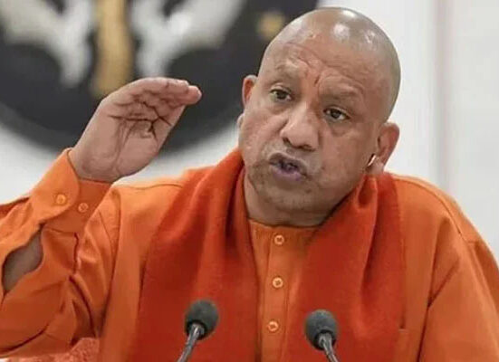 اب اتر پردیش میں کوئی سڑکوں پر نماز نہیں پڑھ سکتا: وزیرِ اعلیٰ یو پی یوگی آدتیہ ناتھ