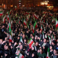 ایرانی عوام نے سر پر کفن باندھ لیے، ایک کروڑ سے زائد افراد فوج میں شامل ہونے کو تیار