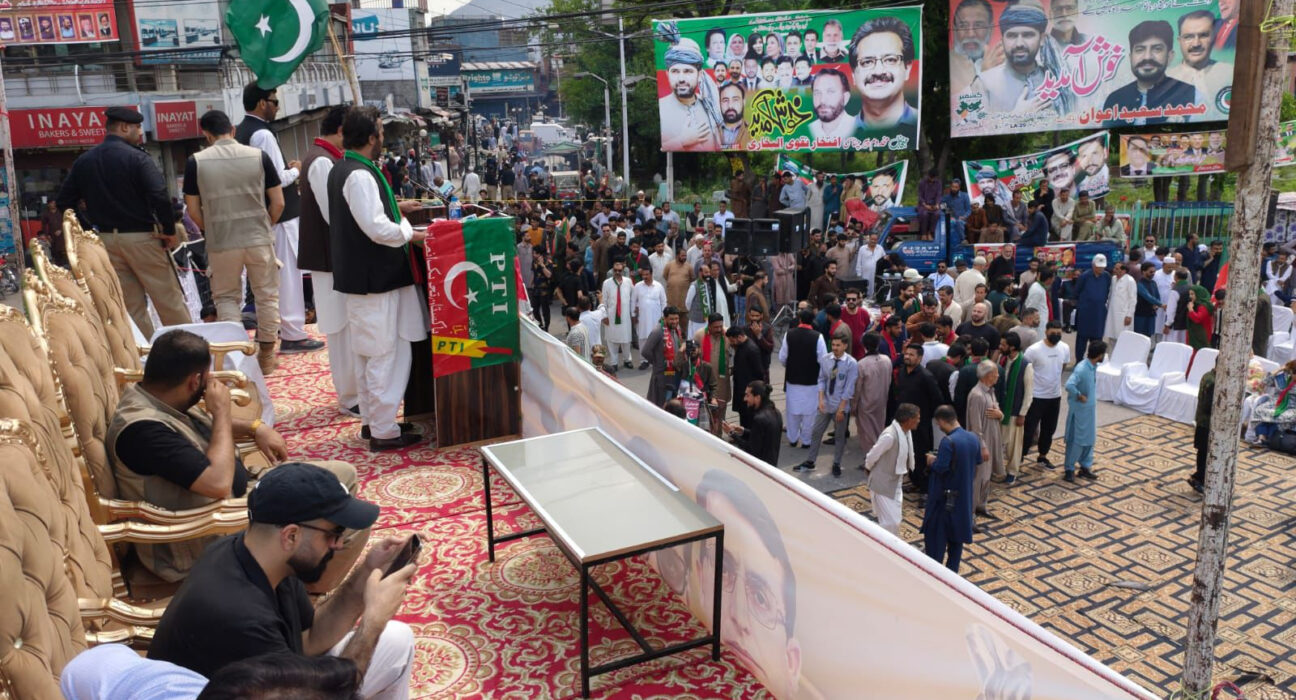 پی ٹی آئی کا بڑا پاور شو یا بڑا جھٹکا؟ مظفرآباد جلسے کی خالی کرسیاں سب کچھ بتا گئیں