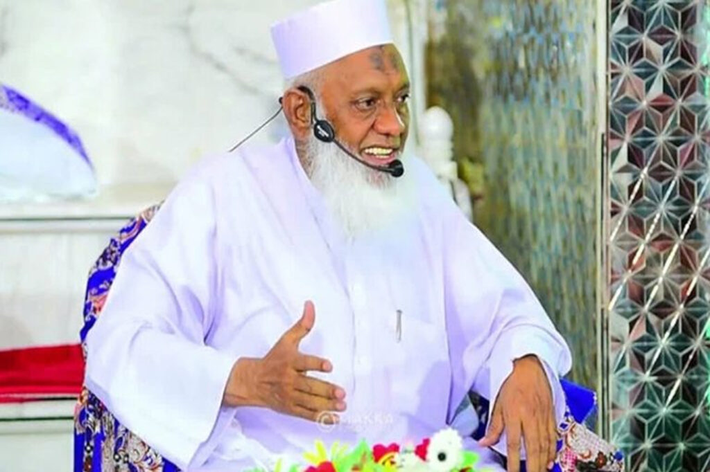 انا للہ وانا الیہ راجعون !مفتی الیاس رضوی اشرفی انتقال کر گئے