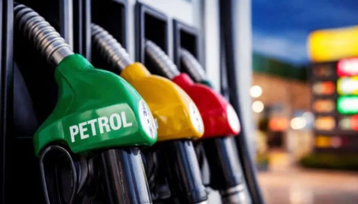خوشخبری کی امید! عالمی مارکیٹ میں تیل کی قیمتوں میں کمی، پیٹرول اور ڈیزل سستا ہونے کا امکان