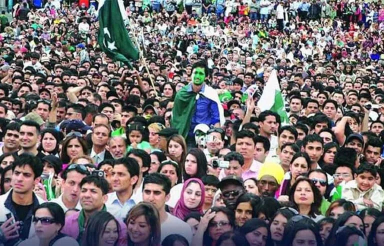 آبادی میں تیز اضافہ! کیا پاکستان کی آبادی 2050 تک 50 کروڑ تک پہنچ جائیگی ، خبر نے سب کو ششدر کردیا