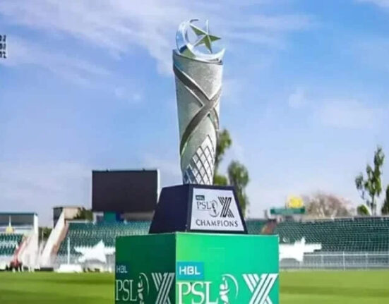 پی ایس ایل فائنل! شائقین کیلئے اسٹیڈیم کے دروازے کھل گئے، وزیراعظم نے میچ دیکھنے کیلئے تماشائیوں کو اجازت دیدی