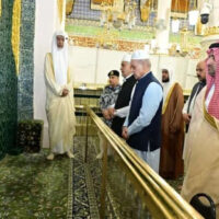 وزیراعظم کی روضۂ رسولؐ پر حاضری، ملک و قوم کی ترقی اور عالمی امن کیلئے خصوصی دعائیں