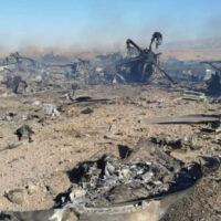 ایران نے جنگ کے دوران تباہ امریکی طیاروں کا ملبہ ٹرکوں پر لاد کر ان پر ایرانی پرچم لہرائے، روسی میڈیا