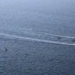 آبنائے ہرمز میں بحری جہاز پر فائرنگ ، کئی جہازوں نے رخ موڑ لئے