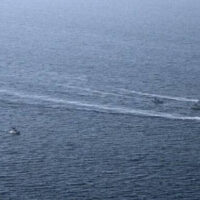 آبنائے ہرمز میں بحری جہاز پر فائرنگ ، کئی جہازوں نے رخ موڑ لئے