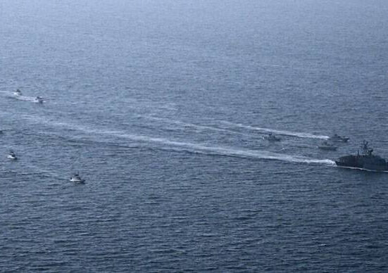 آبنائے ہرمز میں بحری جہاز پر فائرنگ ، کئی جہازوں نے رخ موڑ لئے