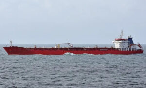 چینی آئل ٹینکر امریکی ناکہ بندی توڑ کر آبنائے ہرمز سے نکلنے میں کامیاب