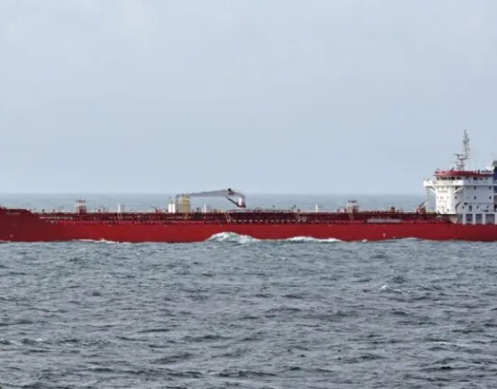 چینی آئل ٹینکر امریکی ناکہ بندی توڑ کر آبنائے ہرمز سے نکلنے میں کامیاب