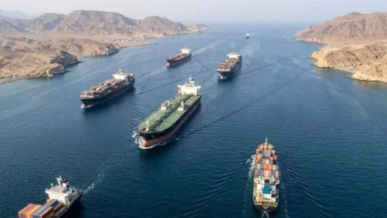 چین کا ایرانی کارگو جہاز روکنے پر ایسا ردعمل سامنے آگیا کہ ٹرمپ کے پاؤں تلے سے زمین نکل گئی