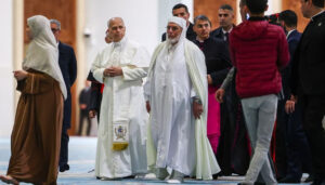 پوپ لیو کا جوتے اتار کر الجزائر میں جامع مسجد کا دورہ، باہمی احترام اور امن قائم کرنے پر زور