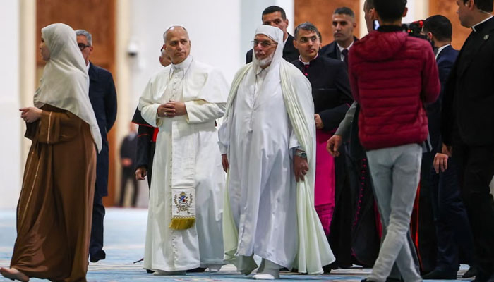 پوپ لیو کا جوتے اتار کر الجزائر میں جامع مسجد کا دورہ، باہمی احترام اور امن قائم کرنے پر زور