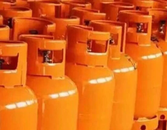 دعائیں قبول ! ایل پی جی کی قیمتوں میں بڑی کمی کردی گئی
