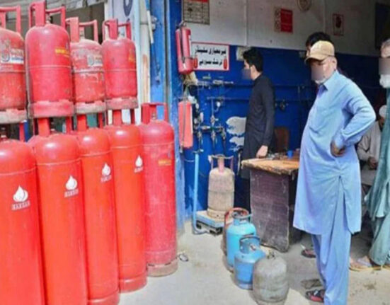 شہریوں کی سن لی گئی!مہنگی ایل پی جی فروخت کرنیوالوں کیخلاف کریک ڈاؤن شروع