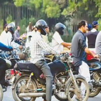 موٹر سائیکل سوار سستا پیٹرول لینے کے لیے کیسے رجسٹر ہوں؟کون سی ایپ استعمال کریں؟مکمل طریقہ جانیے