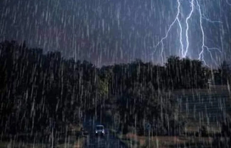 بادل پھر برسنے کو بے قرار! 18 سے 23 اپریل تک بارش کا امکان، محکمہ موسمیات نے پیشگوئی کر دی