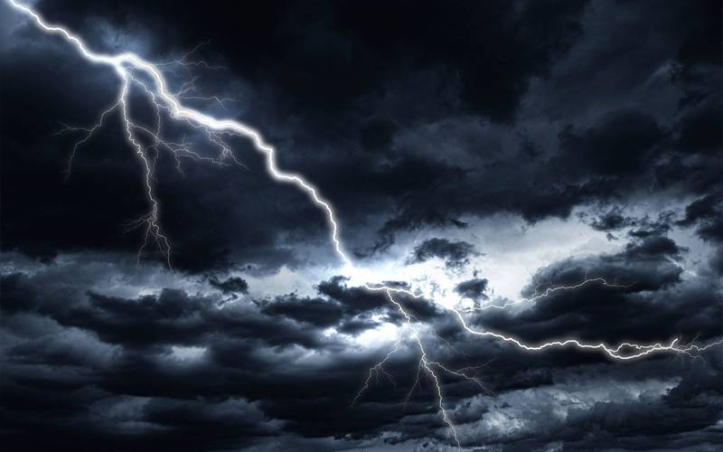 آسمانی بجلی نے 15 خاندانوں کے چراغ گل کر دیے،ہنستے بستے گھروں میں ماتم!ملکی فضا سوگوار