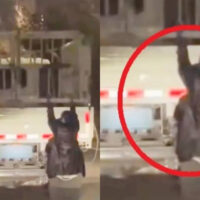 شک کی آگ یا سچ کی تلاش؟بیوی شوہر کو رنگے ہاتھوں پکڑنے کیلئے گاڑی کے پیچھے جا لٹکی،پھر کیا ہوا ؟ناقابل یقین خبر آگئی