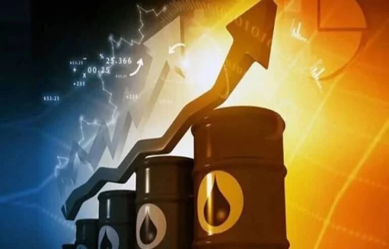 خام تیل کی قیمتیں آسمان کو چھونے لگیں، بلند ترین سطح پر پہنچ گئیں، مہنگائی میں مزید اضافے کا خدشہ