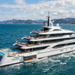 روسی ارب پتی کی 500 ملین ڈالر مالیت کی کثیرالمنزلہ کشتی آبنائے ہرمز عبور کرگئی