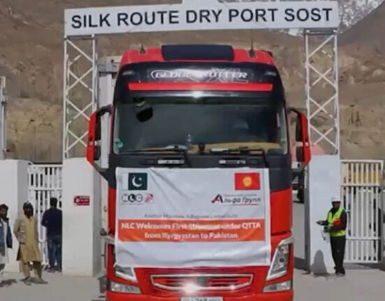 افغانستان پیچھے رہ گیا!گیم پلٹ گیا، پاکستان نے نئی تجارتی راہداری اختیار کرلی، کرغزستان کا پہلا ٹرک سوست پہنچ گیا