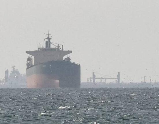 آبنائے ہرمز کی دوبارہ بندش؛پاکستانی پرچم بردار جہاز خیرپور پھنس گیا