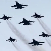 تہران کی فضاؤں میں لڑاکا طیاروں کی پروازیں، زور دار دھماکے