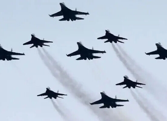 تہران کی فضاؤں میں لڑاکا طیاروں کی پروازیں، زور دار دھماکے