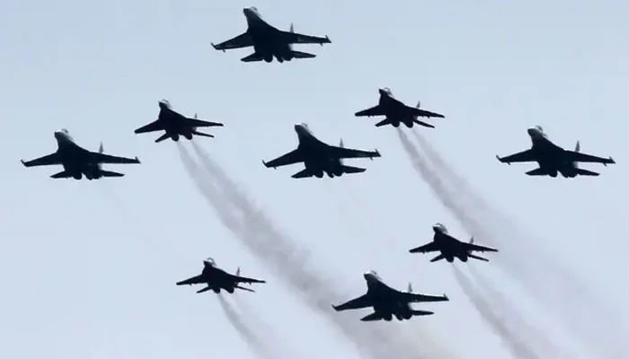 تہران کی فضاؤں میں لڑاکا طیاروں کی پروازیں، زور دار دھماکے