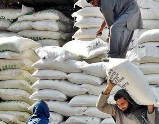 آٹے کی قیمت میں مزید اضافہ، 20 کلو تھیلے کی قیمت 2900 روپے سے تجاوز کرگئی