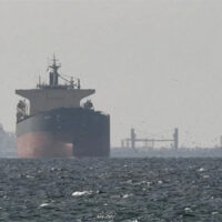 ایرانی وارننگ، ہرمز سے گزرنے کی کوشش کرنے والے دو ٹینکرز واپس چلے گئے