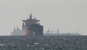 ایرانی وارننگ، ہرمز سے گزرنے کی کوشش کرنے والے دو ٹینکرز واپس چلے گئے