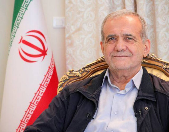 ایرانی صدر مسعود پزشکیان کا جنگی حالات میں بلا تعطل نظامِ رسد اور پبلک ٹرانسپورٹ کو جاری رکھنے پر محنتی ڈرائیورز کو خراجِ تحسین