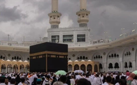 مکہ مکرمہ کے آسمان پر خوبصورت بادلوں کے ڈیرے، موسم خوشگوار