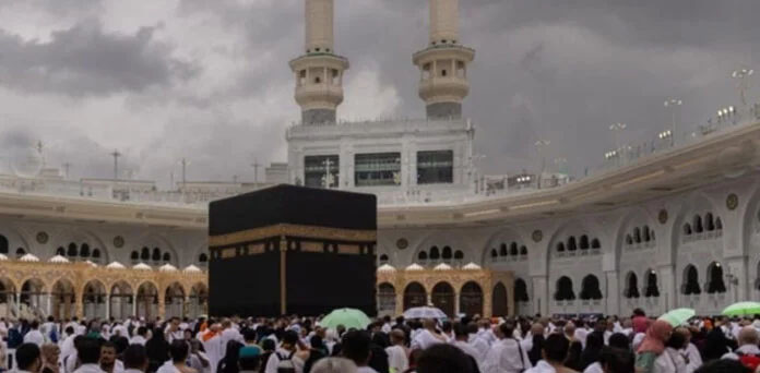 مکہ مکرمہ کے آسمان پر خوبصورت بادلوں کے ڈیرے، موسم خوشگوار