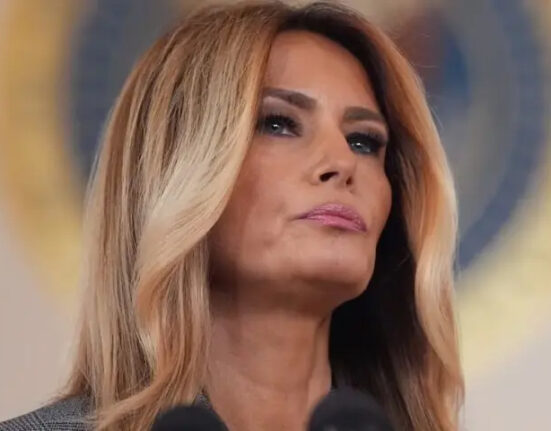 میلانیا پر جنسی مجرم جیفری ایپسٹین سے تعلقات ، معاملہ کیا ہے؟شرمناک انکشاف نے تہلکہ مچا دیا