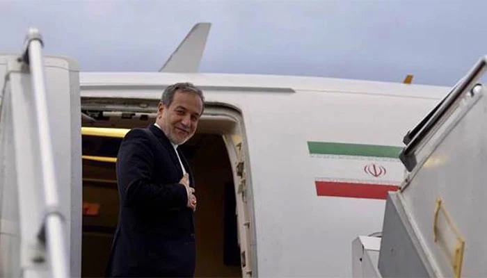ایرانی وزیر خارجہ عباس عراقچی وفد کے ساتھ پاکستان سے روانہ ہوگئے