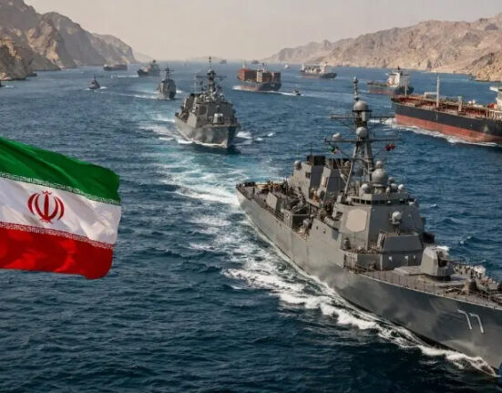 آبنائے ہرمز سے گزرنے والے ہر جہاز کو اب ٹول ٹیکس دینا ہوگا: ایران کا بڑا اعلان