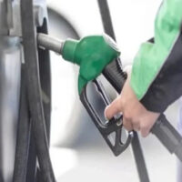 پیٹرول مزید مہنگا ہونے کا خدشہ، قیمتیں 400 روپے کی حد عبور کر سکتی ہیں