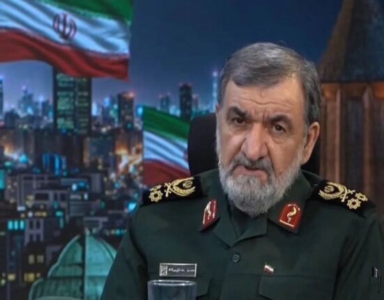 امریکا کو جنگ میں ایران کے تمام نقصانات کا ہرجانہ ادا کرنا ہوگا؛ مشیرِ مجتبیٰ خامنہ ای